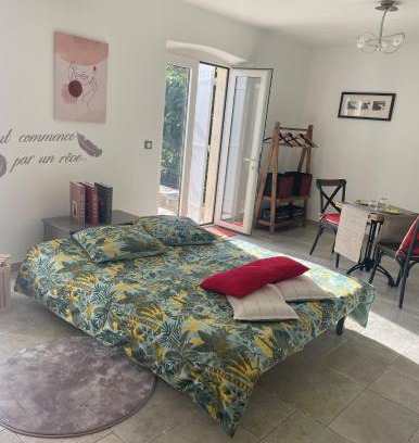 Paradou Bed & Breakfast | L'appart Thé - Charme discret au coeur des Alpilles