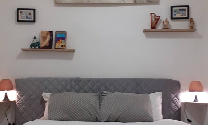 Deux Rivieres House | L'Escale de Cravant for up to five passengers