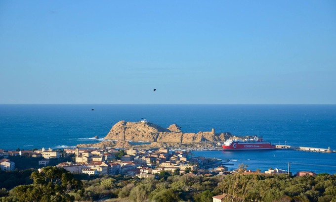 Monticello Apartment | L'Ile-Rousse, lovely 4-person apartment, private parking, air conditioning and stunning sea view