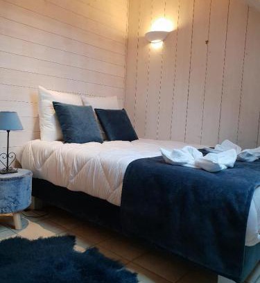 Duingt Bed & Breakfast | La Baie des Voiles 2 chambres 4 à 6 personnes au bord du lac plage privée