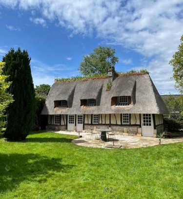 Illeville-sur-Montfort Villa | La belle chaumière
