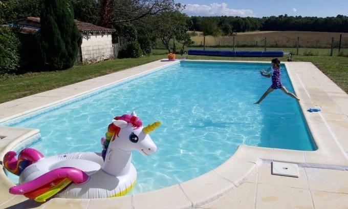 Saint Germain du Seudre Cottage | La Bigorre Farmhouse - family friendly, heated pool, 30 mins to gorgeous beaches