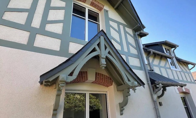 Ver-sur-Mer Villa | La Bourrasque - Superb villa 70 metres from the sea!