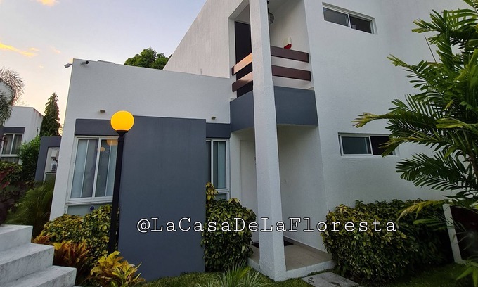 Las Lajas House | La Casa de La Floresta, spacious and modern TownHouse 10 minutes from Coronado