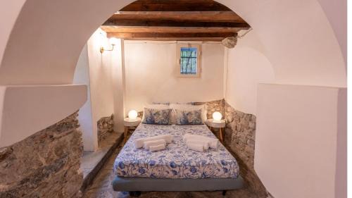 La Spezia Bed & Breakfast | La Casa delle Pietre Parlanti - Casa in pietra ai piedi del parco delle 5 Terre