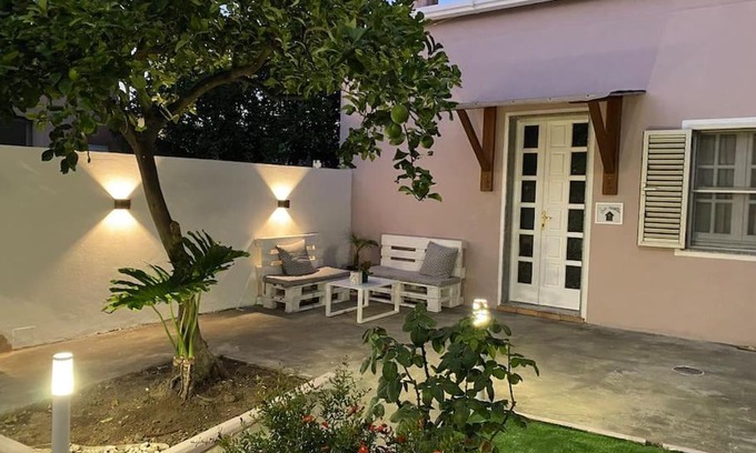 San Giovanni Suergiu Apartment | La Casetta