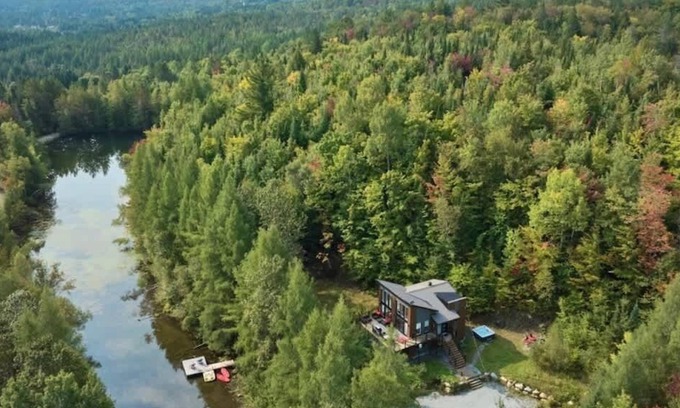 Chertsey Cabin | La Clairière Enchantée, Spa et Bord de L'Eau