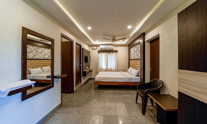 Kottakuppam Hotel | La Courtyard