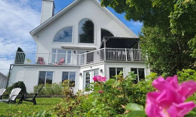 Mauricie Ski Chalet | La Dolce Vita - Home away from home