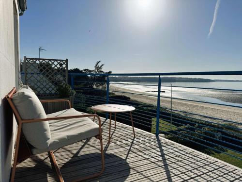 La Foret-Fouesnant Apartment | La Forêt-Fouesnant, appartement rénové pour 2, accès direct plage - FR-1-481-163