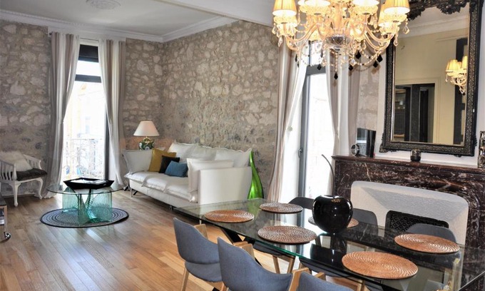 Convention House | La Maison Jacquard