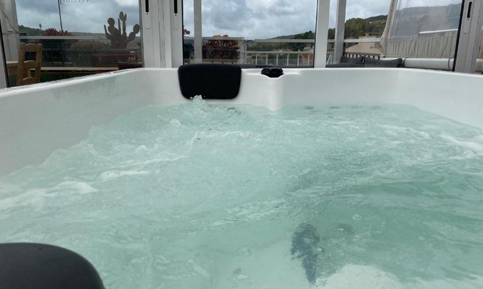 Albinyana House | La Olivera APARTHotel Rural Suites bañera hidro o Jacuzzi privados
