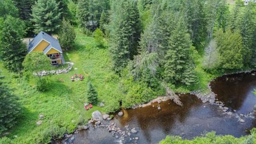 Chertsey Ski Chalet | La Pause - Peaceful by the river