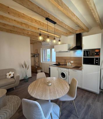 Le Breuil-sur-Couze House | La Petite Couze, Maison cozy pour 2 en Auvergne