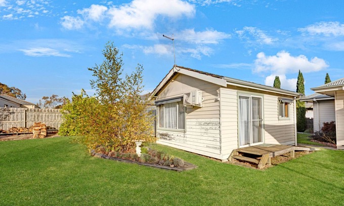 Paynesville House | La Piccola Casa - Only a minutes walk to Paynesville township