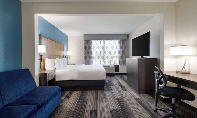 Springfield Hotel | La Quinta Inn & Suites by Wyndham Springfield Airport Plaza