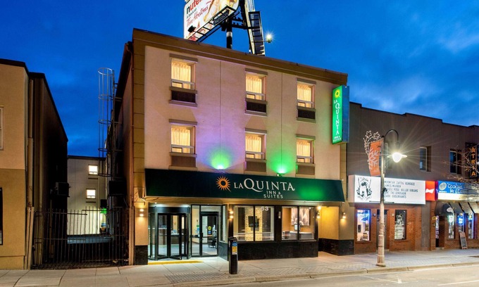 Durham Region Hotel | La Quinta Inn & Suites by Wyndham Oshawa