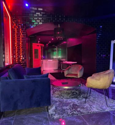 Riom Apartment | La Suite Marylin, Loft de 90m2 avec Sauna et Jacuzzi