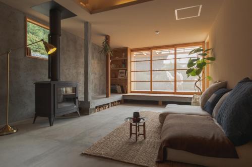 Mitoyo Villa | La toile