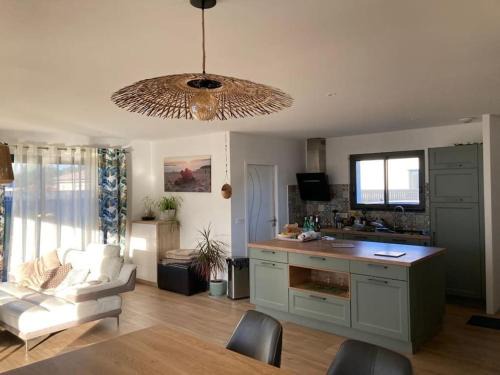 Marcheprime House | La Villa Omaha YourHostHelper