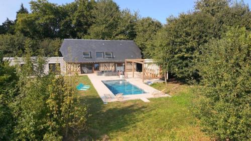 La Lande-Saint-Leger Villa | La villa Saint Léger - 12 personnes Jardin et piscine chauffee
