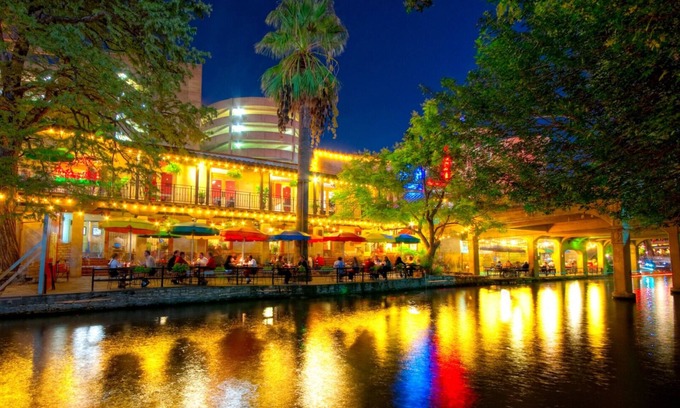 Southside House | Lackland/BMT/HEATED POOL/SEAWORLD/RIVERWALK/Six flags/