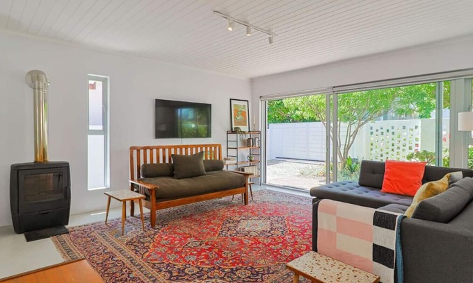 Voelklip Cottage | Ladybird Designer Cottage near Grotto Beach