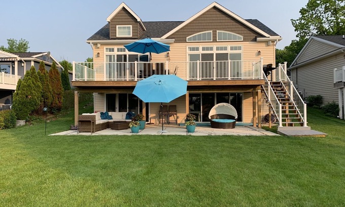 Lake Fenton House | Lake Fenton Fun ! Waterfront custom home on All sports Lake Fenton, sleeps 8