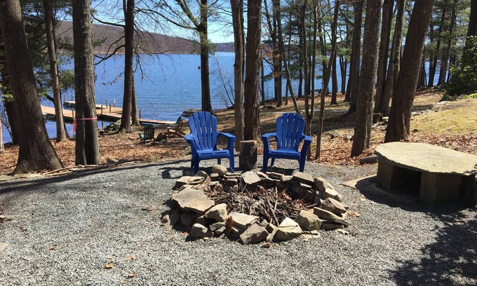 Sunny Point Cabin | Lake Front Getaway, amazing views, large deck, private dock, great for families