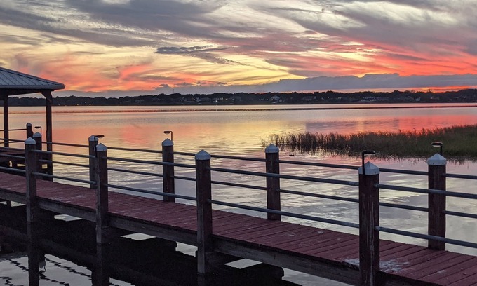 Auburndale Cottage | Lake life with lots of privacy.Bass fishing or just taking in the lake atmospher