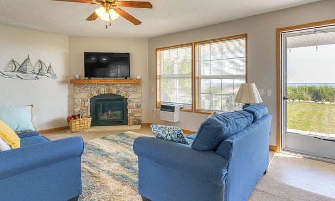 Harbor Beach House | Lake & Lighthouse Views: Inviting Port Hope Home!