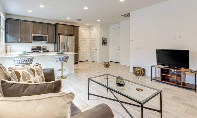 Pinal County Apartment | Lake + Mtn Views: Modern Apache Junction Getaway