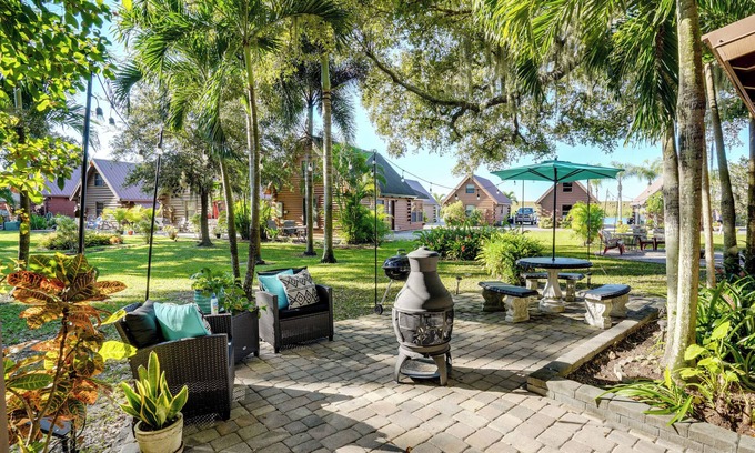 Taylor Creek Cabin | Lake Okeechobee Dockside Cabin w/ Pool Access