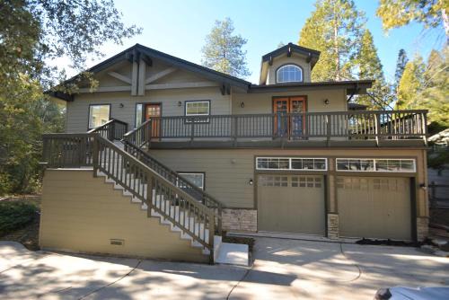Bass Lake House | Lake Shore Lake Frontreduced Nightly Rates