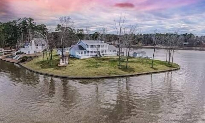 Milledgeville House | Lake Sinclair Waterfront – Peaceful 270° Peninsula