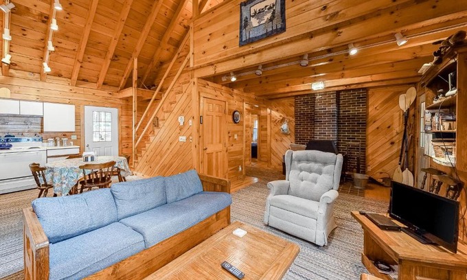 Wayne House | Lake View Cottage