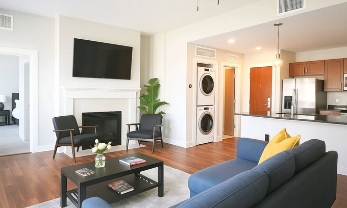 Downtown Cleveland Apartment | Lake View DT: Stadium, Casino, Rock Hall, Clinic