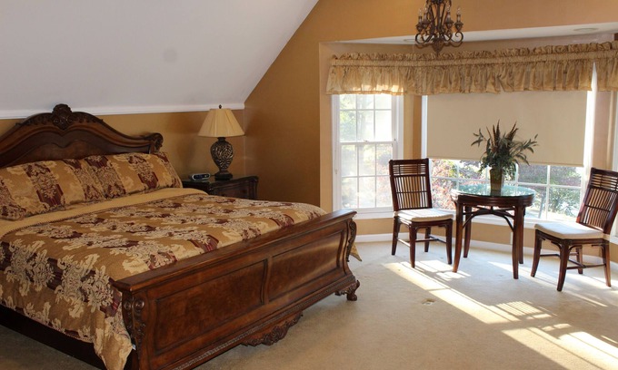 Greensboro Apartment | Lake View Penthouse