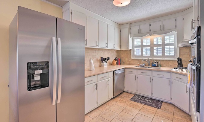 Riverside House | Lakefront Abode w/Dock ~ 15 Mi to Talladega!