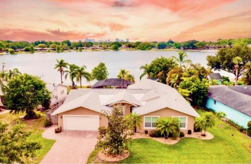 Dover Shores West House | Lakefront and Pool 4bed Orlando House Near Downtown 20 minutes from Attractions