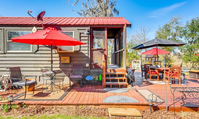 Fowlstown House | Lakefront Cabin in Brinson Behind the Moon