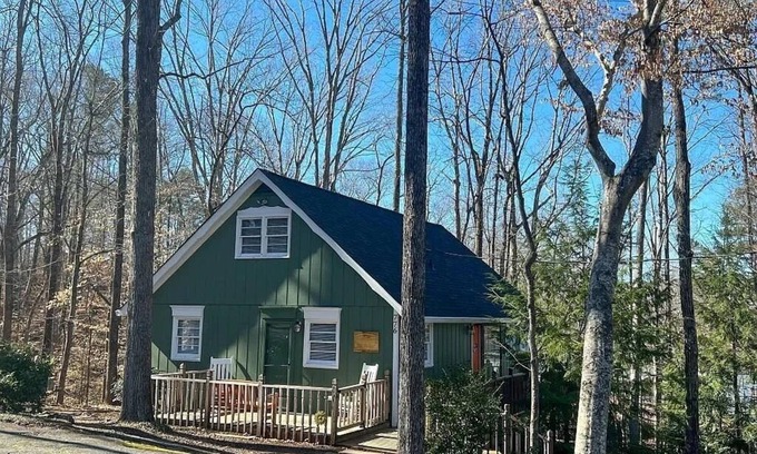 Seneca Cabin | Lakefront Escape close to Clemson and Seneca