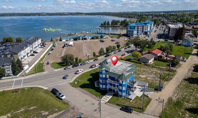 Sylvan Lake Apartment | Lakefront Lookout 1BR Condo on Lakeshore Drive!