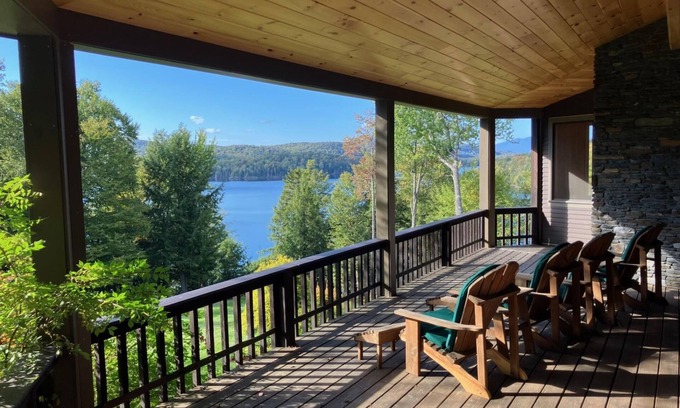 Hyde Park House | Lakefront Main House at Ondine Estate