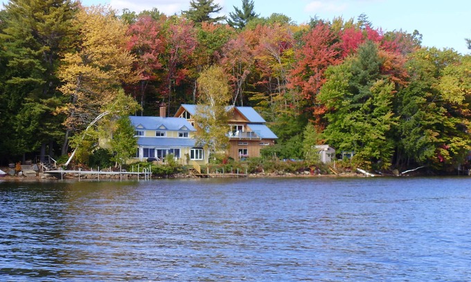 Laconia House | Lakehouse 300 ‘ shore with 40' Dock, 10 Kayaks & kayak launch, boats & Fire pit