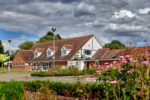 Deanshanger Hotel | Lakehurst Park