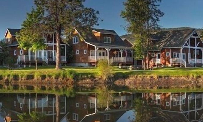 Dover Bay House | Lakeshore Retreat - 1 Bedroom and Loft 1 Bath Parkside Bungalow