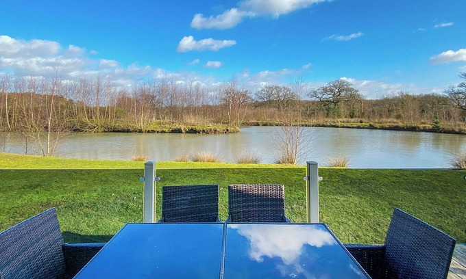 Woodhall Spa Ski Chalet | Lakeside 14 Casa Pet Friendly