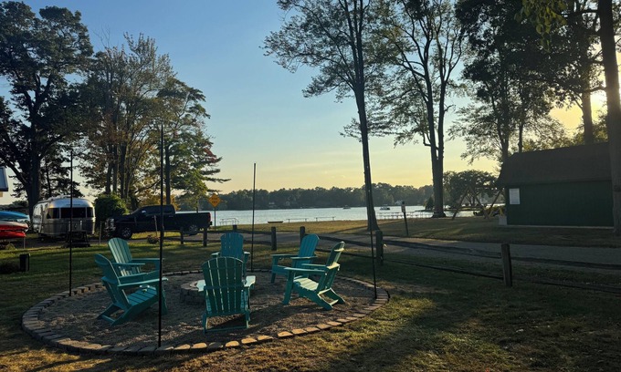 Commerce Township House | Lakeside 3 bedroom retreat with game room, hot tub and kayaks