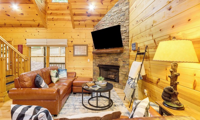 Walnut Mountain Cabin | Lakeside Cabin: Game Room, Dock, Orchard, Wineries